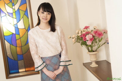 CR-121921-001 สาวน้อยหน้าอกขาวโพลน