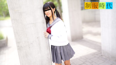 10-041823-01 ชุดนักเรียน: เด็กสาวบอบบางที่มีสีหน้าบริสุทธิ์